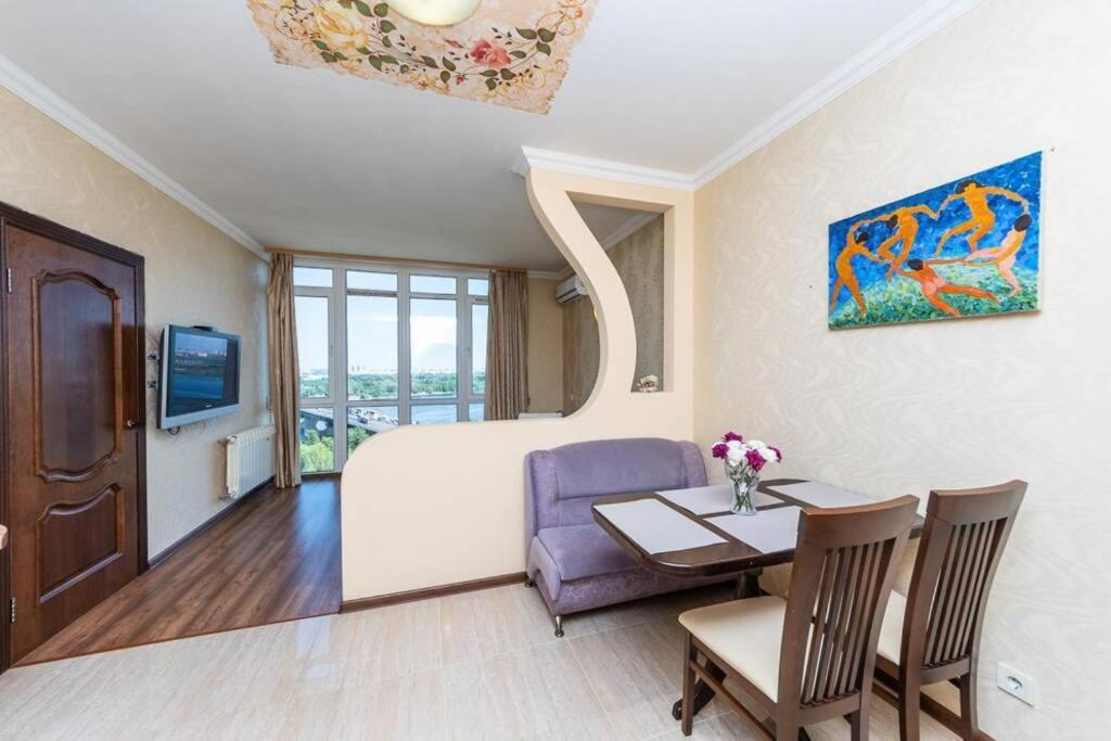 Apartments With Crazy Panoramic View Of The Dniepr Kyiv Exterior photo