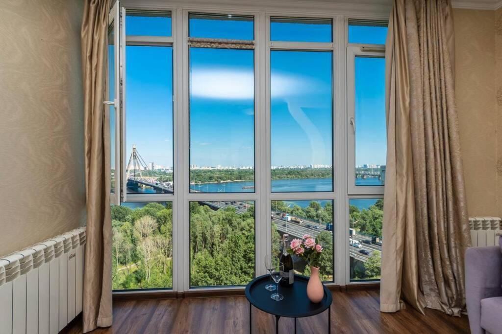 Apartments With Crazy Panoramic View Of The Dniepr Kyiv Exterior photo