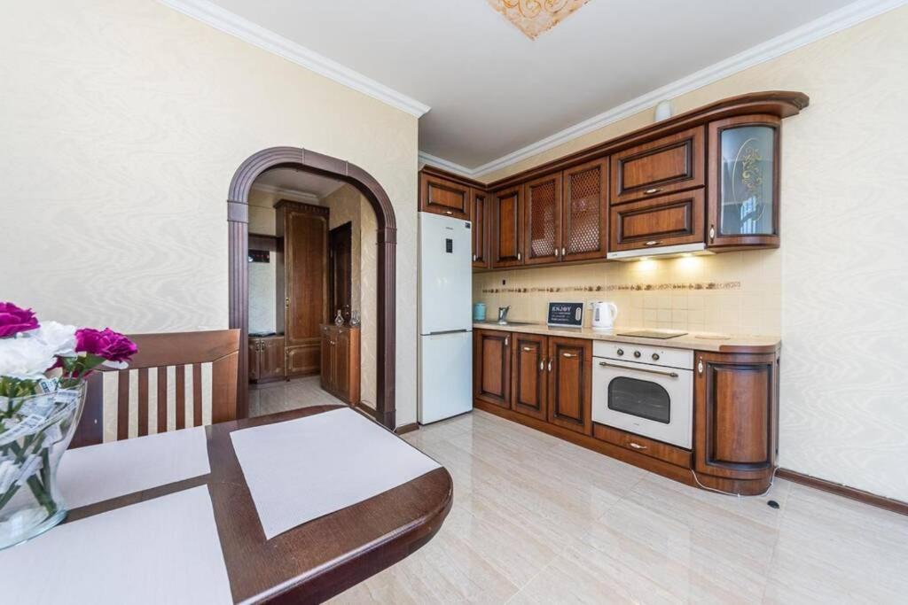 Apartments With Crazy Panoramic View Of The Dniepr Kyiv Exterior photo